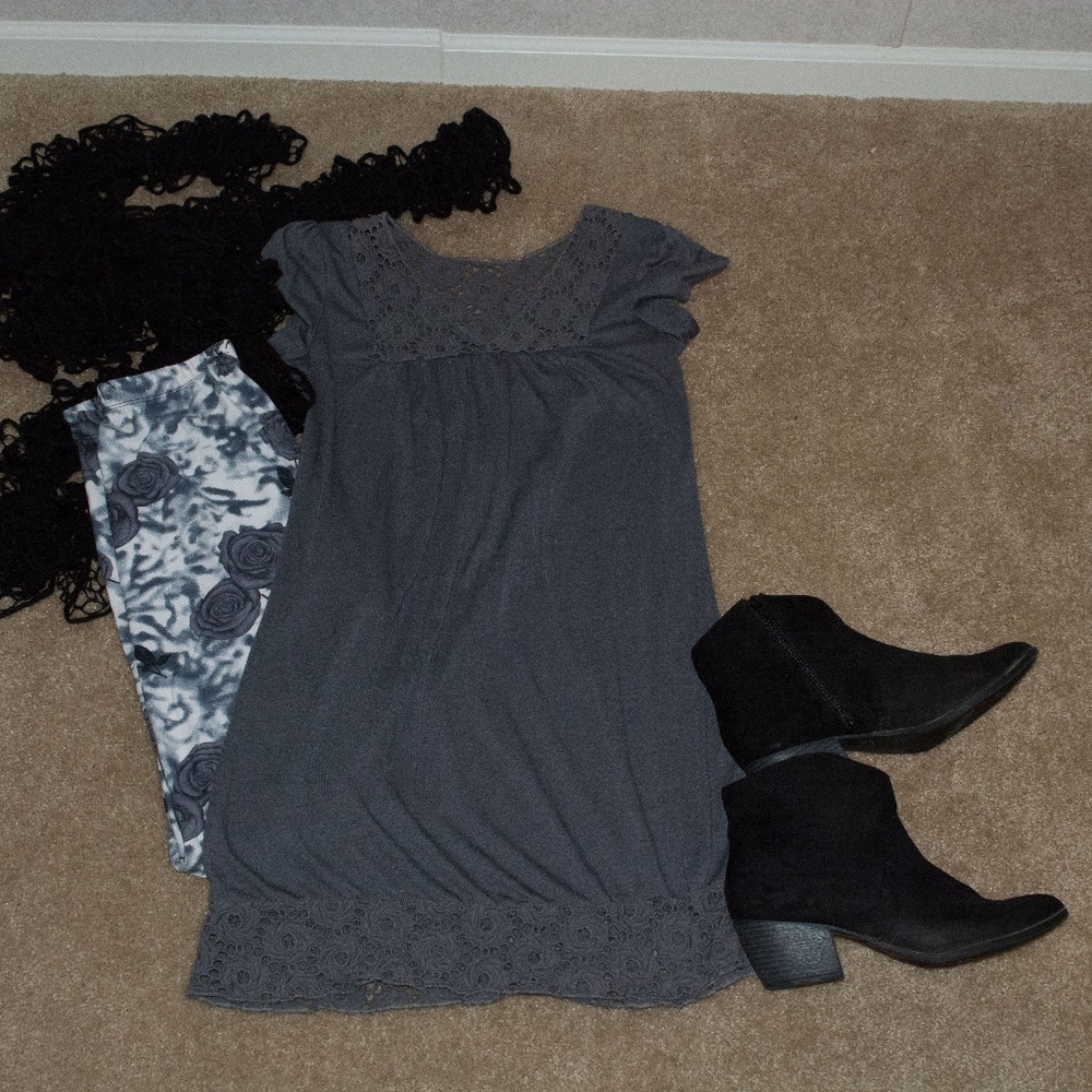 END OF YEAR SALE  -So Sik Long Shirt Lace crochet accent SZ: M